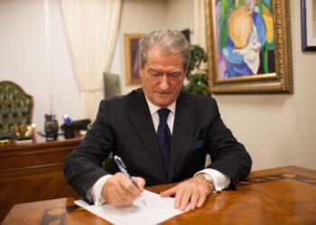 Berisha përshëndet rezolutën e BE që kërkon hetim për sulmin në Kosovë