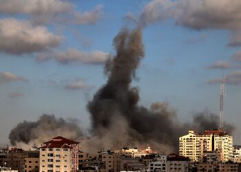 Ushtria izraelite bombardon qendrën e qytetit të Gazës
