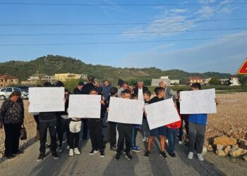 Banorët e Bërxullës në protestë, humb ndjenjat njëri prej tyre