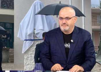 Tragjikomedia e qokave/ Rama e nderoi me bust, ai urdhëronte operacionet “Fshesa”