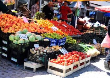 Prodhimet e vendit nuk mjaftojnë, çmimet e zarzavateve rriten me 24%