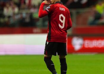 Super gol nga Asani, Shqipëria kalon në avatazh