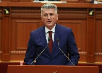 Satira e Gjekmarkajt: Bardhi si luan, Korreshi si dragua. Bënë hatanë në Kuvend