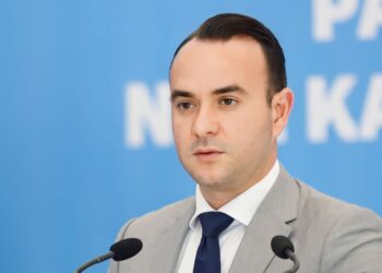 Gazetarja i jep ‘live’ lajmin Balliut: Ka një listë të re, do shpallesh ‘non-grata’