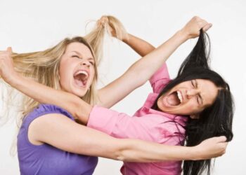 Plas sherri mes dy grave në Prrenjas, goditet me mjete të forta 38-vjeçarja!