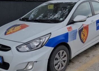 26-vjeçari në Himarë sulmon policinë dhe u thyen xhamat e makinës