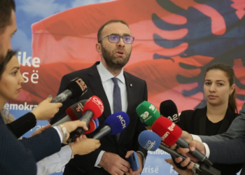 Opozita bllokoi punimet në Kuvend, Bardhi: Ishte forma e duhur