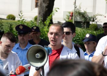 Studentët e mjekësisë ritheken në auditorë, ja garancia që iu dha rektori i UMT