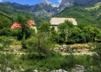 5 turistë bien në greminë, 1 viktimë dhe 2 në gjendje të rëndë