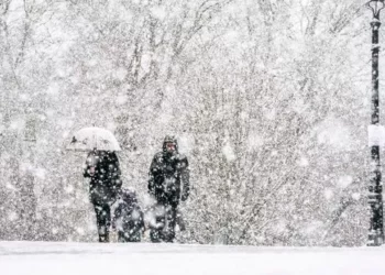 Pas stuhisë së shiut, nisin reshjet e para të dëborës