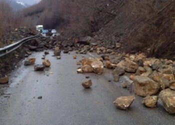 Stuhia ‘Ciaran’ shkakton kaos, ja kush janë akset e pakalueshme