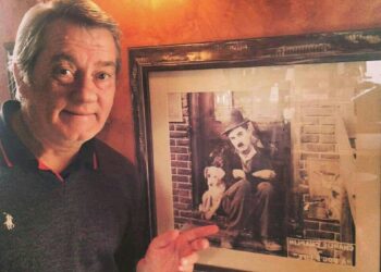 Homazhe në Teatrin “Migjeni” në nderim të aktorit të madh të humorit, Zef Deda