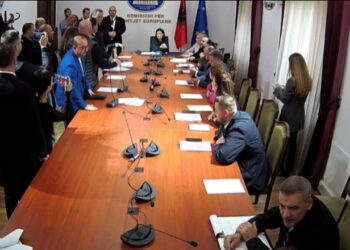 Sërish përplasje, opozita bllokon punën në komisionin për Çështjet Europiane