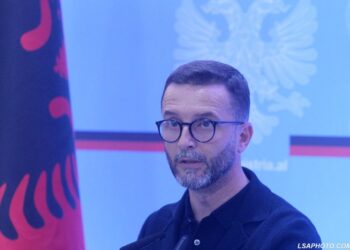 Propozimi i Braçes përgëzohet nga kolegët, ironia: Thoni me ty jemi e votoni kundër