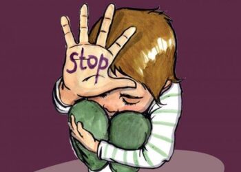 Tjetër denoncim për dhunë në shkolla, prindi akuzon mësuesen dhe drejtoreshën