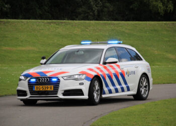 U përplasën me makinën e policisë, 2 shqiptarë nën akuzë për tentativë vrasje