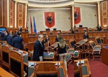 Nuk ndaluan tymueset në Kuvend, pezullohen 4 punonjës të Gardës