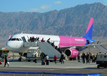 Wizz Air përdhos Rinasin e shtetin/ Shtyn 24 orë fluturimin në minutat e fundit