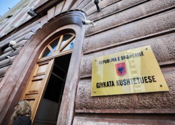 Lajm i mirë për studentët e mjekësisë, pezullohet “ligji detyrues” i diplomave