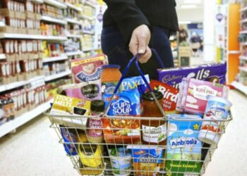 Tregues i varfërisë/ Familjet shqiptare, shpenzime rekord nga buxheti për ushqim