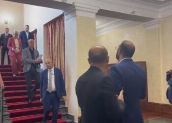 “Keni mbyllur deputetë në ashensor”, plas debati në Konferencën e Kryetarëve