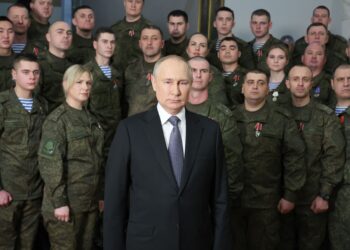 Putini e nënshkruan buxhetin më të madh të Rusisë, i rrit shpenzimet për ushtrinë