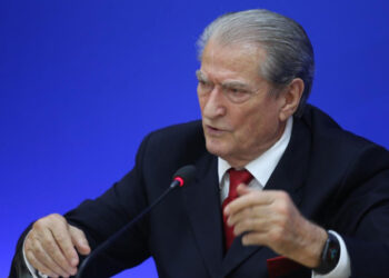 Berisha për gazetarët: Dhëndri im, i burgosur politik, SPAK në duart e Ramës