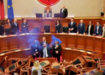 Mazhoranca nuk e prish “terezinë”, voton projektligjet pavarësisht kaosit në Kuvend