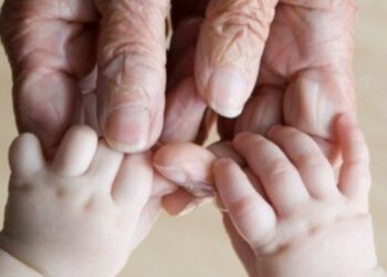 Gjyshërit “modernë” shqiptarë, si po ndryshon raporti mes brezave