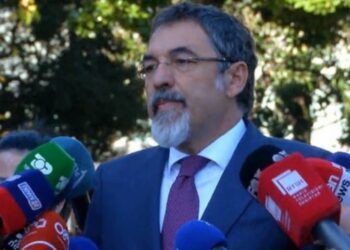 Kaosi në Kuvend! Çuçi: I shërbejnë Berishës, me forcë s’i fusim dot në Komisione