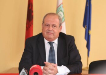 Ish-kryebashkiaku i Fierit del nga SPAK, bën koment epik për gazetarët