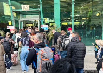 1990-2020 në Shqipëri, largimi i të rinjve, rënia më e madhe në Rajon