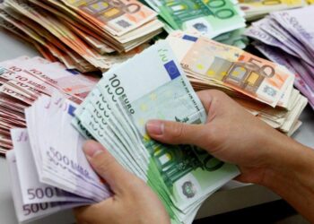 Leku fiton pikë ndaj të gjitha valutave kryesore, Euro drejt kufirit të 104 lekëve