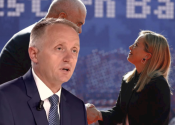 Marrëveshje në errësirë/ Analiza e gazetarit për kampin e refugjatëve në Shqipëri