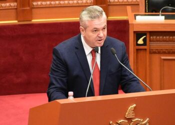 VIDEO/ Myslim Murrizi akuzon Carlo Bollinon: Ka vjedh 5 dynym tokë në Tiranë