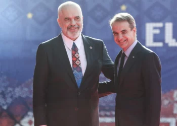 “Kathimerini”: Greqia i vendos bllokadën e parë Shqipërisë për në BE