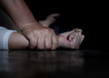 30-vjeçari shqiptar përdhunon të miturën greke, shpallet në kërkim