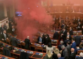 Mes tymit e flakës në Kuvend, miratohet projektbuxheti 2024