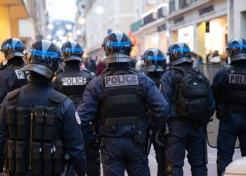 Frika nga sulmet terroriste, Franca mobilizon 90,000 policë për Vitin e Ri