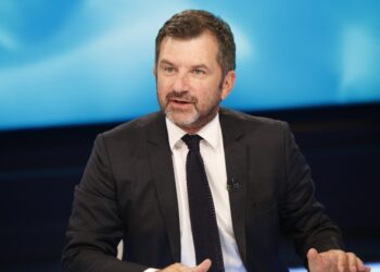 Andi Bushati: Mediat i kontrollojnë pesë familje, në interes të pronarëve