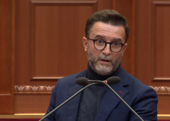 “21 janari, pushkatim pa gjyq”, Erion Braçe shpërthen në Kongresin e PS-së