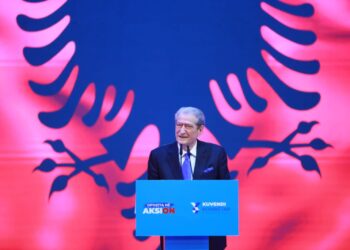 Berisha tregon ‘prapaskenat’ politike në Kuvendin Kombëtar