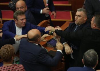 Tymueset dhe kapsollat, përjashtohen me 10 ditë nga seancat 7 deputetë të opozitës