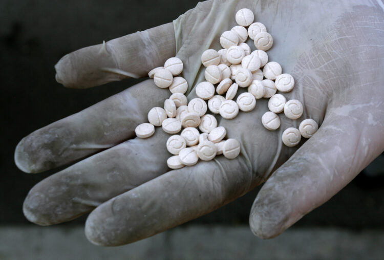 FILE PHOTO: A customs officer displays Captagon pills, part of the 789 kilograms (1739 pounds) of confiscated drugs, before its incineration in Sofia, 12, 2007. REUTERS/Nikolay Doychinov (BULGARIA)