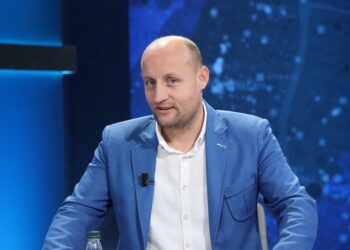 “Të zbulojë burimet e informacionit”/ SPAK, presion ndaj gazetarit Elton Qyno