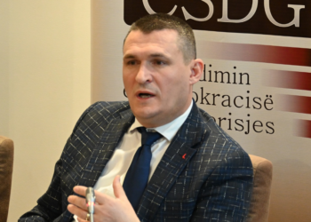 U vesh me fije ari/ FBI i “tërheq veshin” drejtuesit të SPAK, Altin Dumani