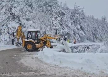 Reshje bore në qarkun e Korçës, probleme me energjinë në disa zona