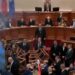 Miratohet “Buxheti 2024”/ Mbyllet seanca në pak minuta mes tymueseve dhe kaosit