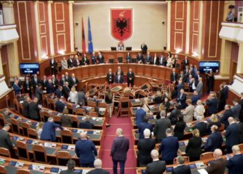 Kaosi në Kuvend, PS kërkon masa ndëshkimore për deputetët e opozitës