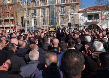 Berishës iu hoq imuniteti/ Mbyllet protesta e opozitës